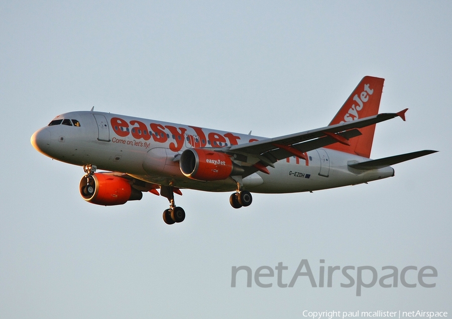 easyJet Airbus A319-111 (G-EZDH) | Photo 3303