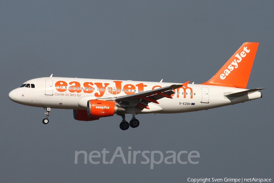 easyJet Airbus A319-111 (G-EZDH) | Photo 18391