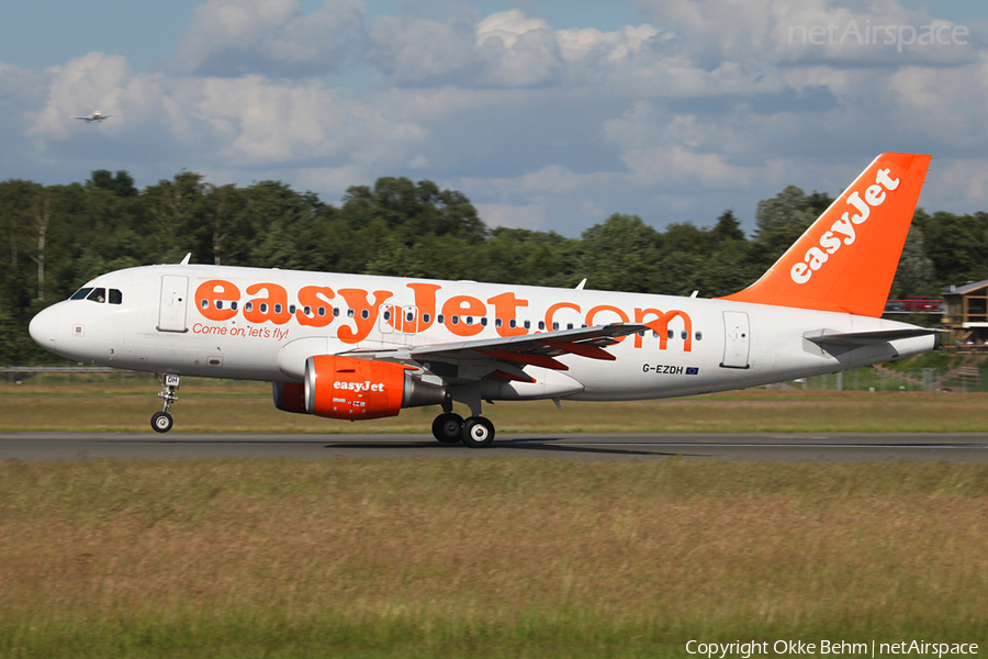 easyJet Airbus A319-111 (G-EZDH) | Photo 49538