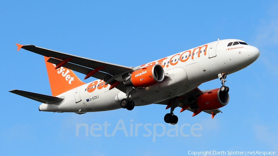 easyJet Airbus A319-111 (G-EZDJ) | Photo 210786