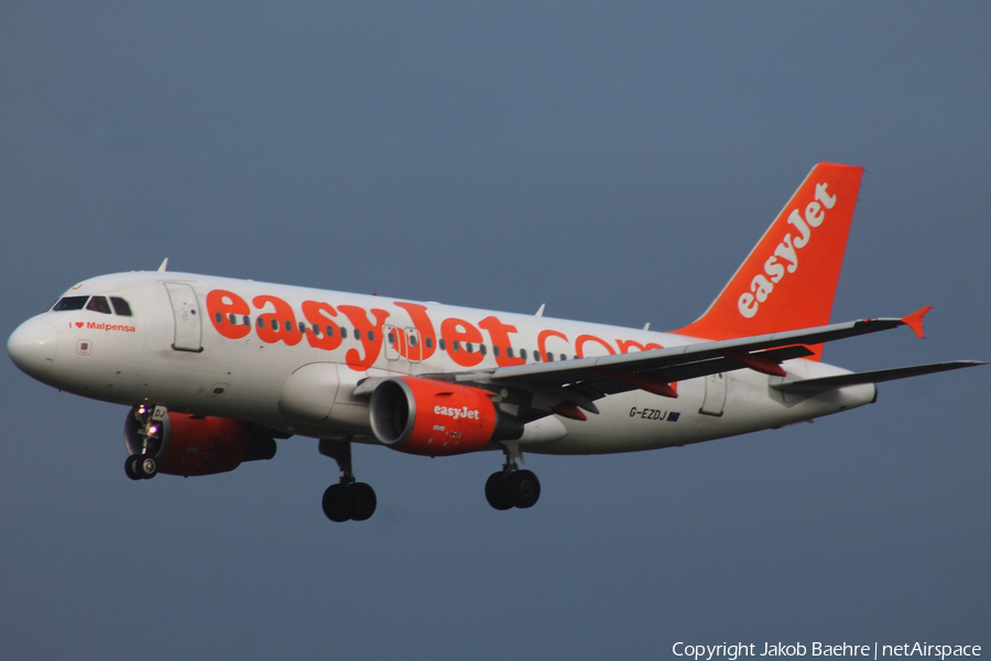 easyJet Airbus A319-111 (G-EZDJ) | Photo 138813