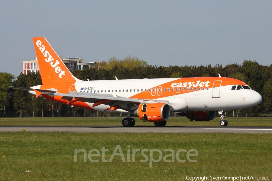 easyJet Airbus A319-111 (G-EZDJ) | Photo 164123