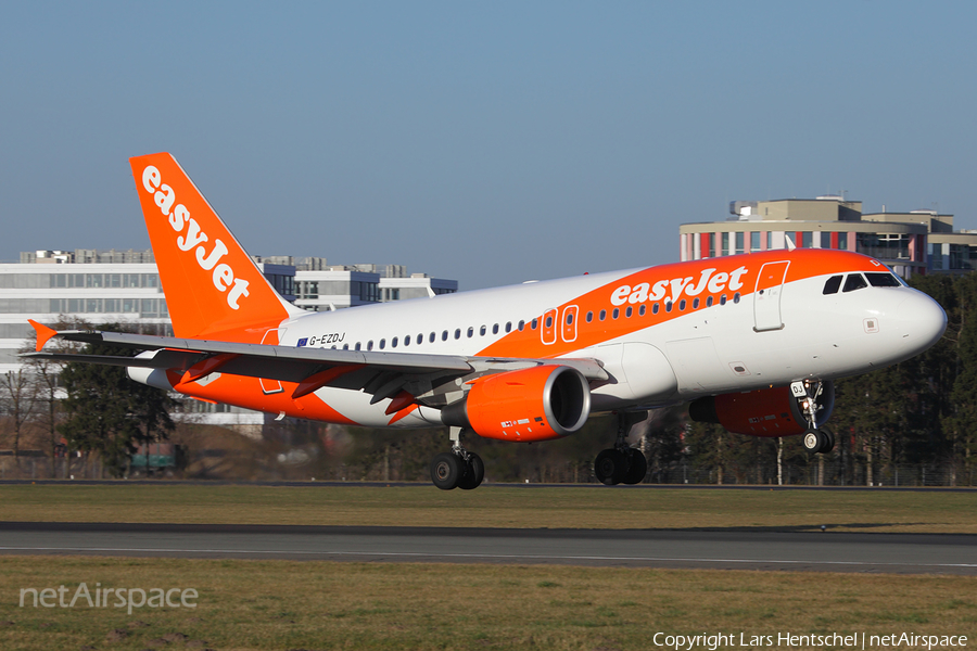 easyJet Airbus A319-111 (G-EZDJ) | Photo 69392