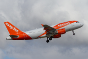 easyJet Airbus A319-111 (G-EZDJ) at  Lisbon - Portela, Portugal