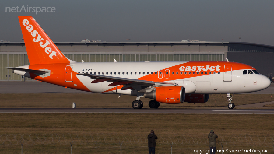 easyJet Airbus A319-111 (G-EZDJ) | Photo 370734