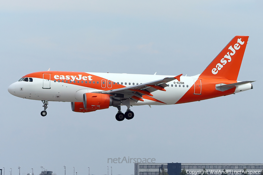 easyJet Airbus A319-111 (G-EZDK) | Photo 521738