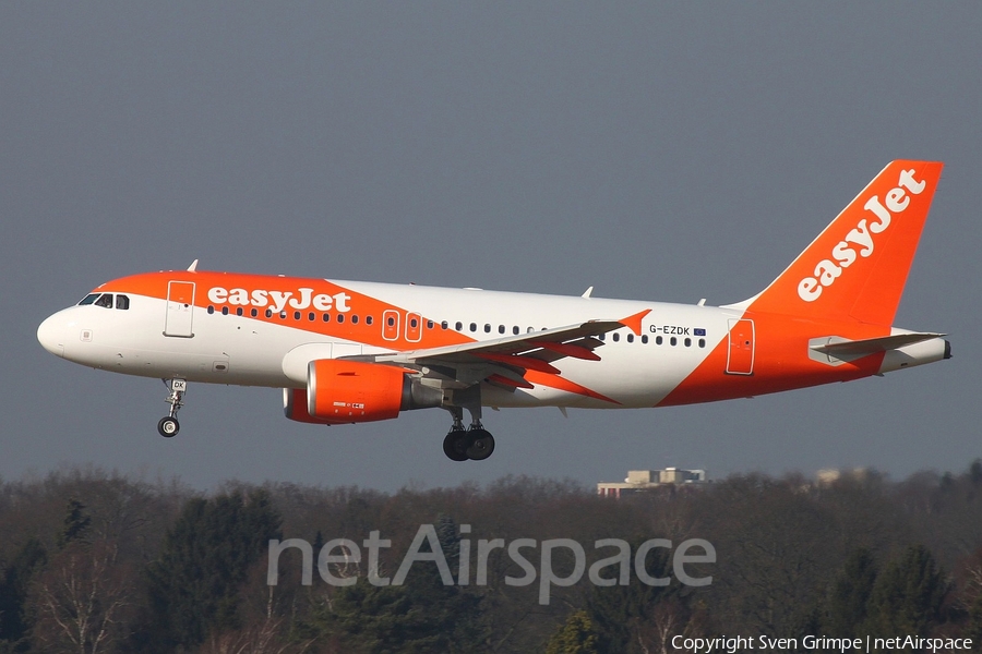 easyJet Airbus A319-111 (G-EZDK) | Photo 67535