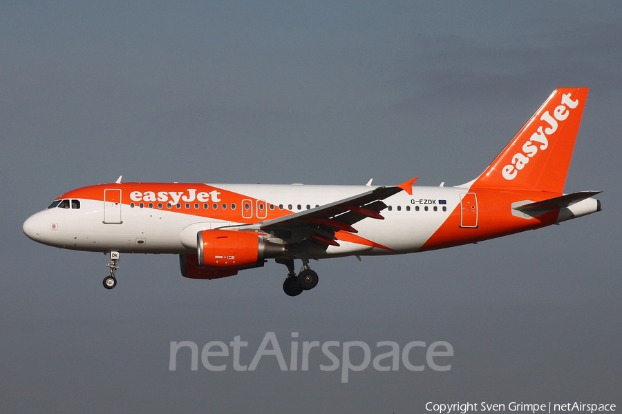 easyJet Airbus A319-111 (G-EZDK) | Photo 68769