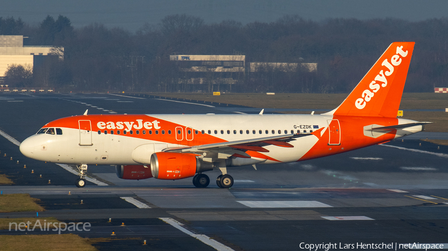 easyJet Airbus A319-111 (G-EZDK) | Photo 416550