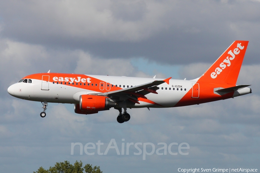 easyJet Airbus A319-111 (G-EZDK) | Photo 529114