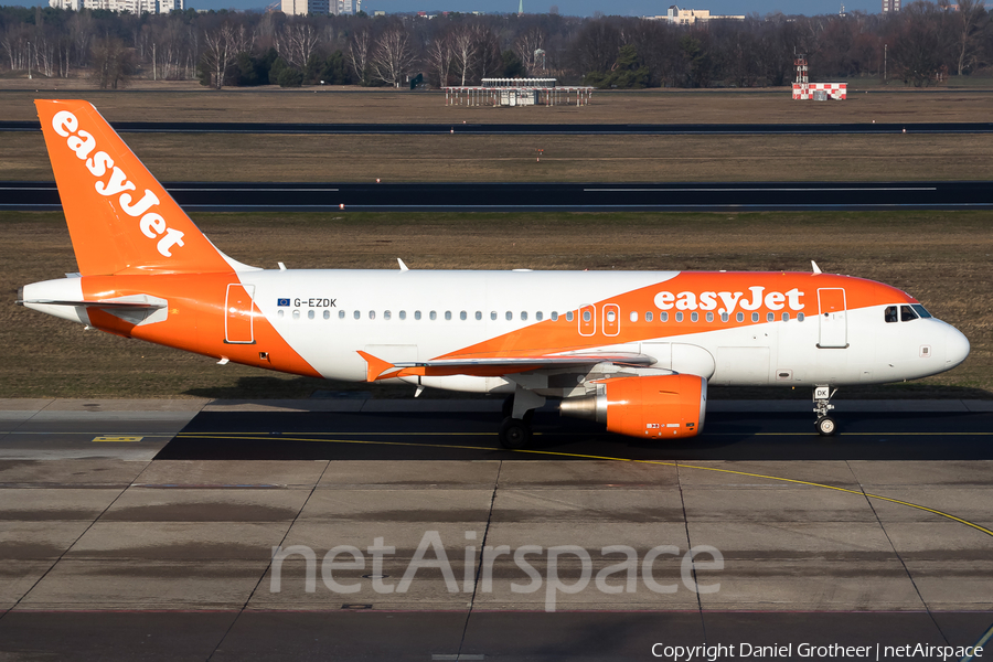 easyJet Airbus A319-111 (G-EZDK) | Photo 289846