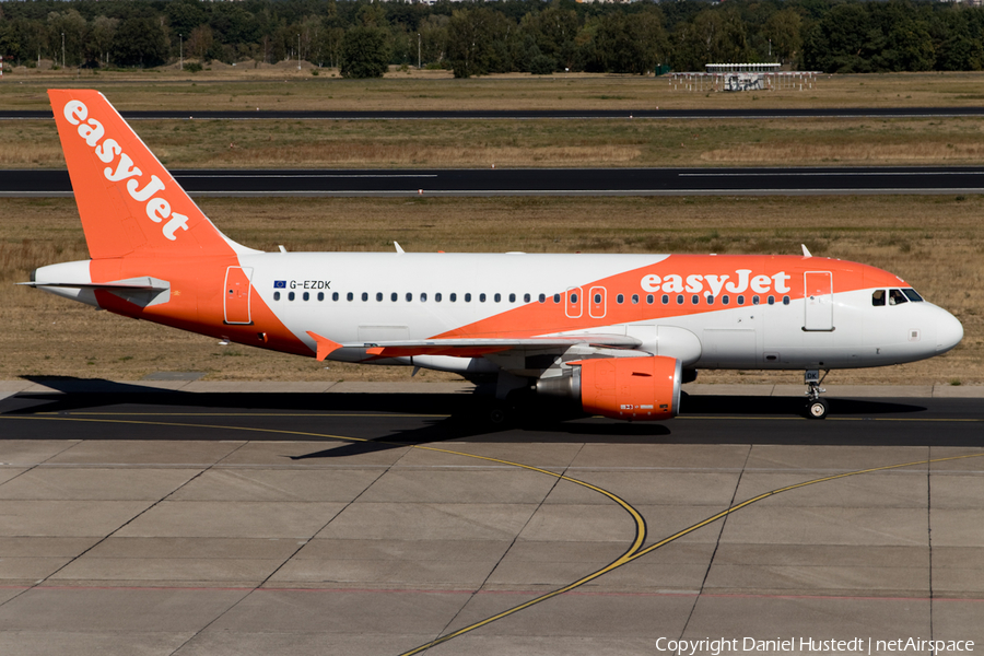 easyJet Airbus A319-111 (G-EZDK) | Photo 425295