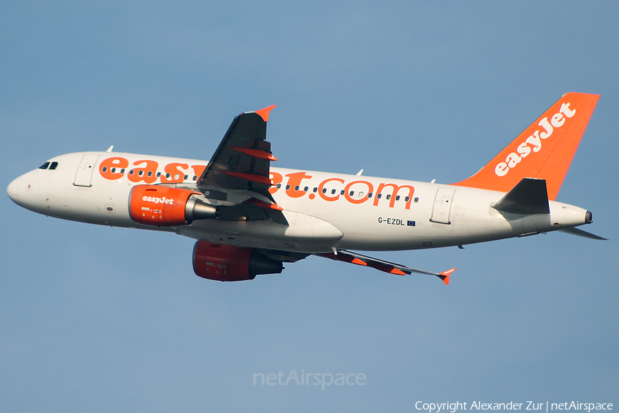 easyJet Airbus A319-111 (G-EZDL) | Photo 434513