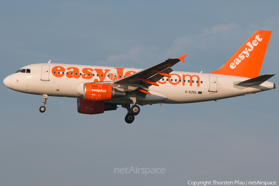 easyJet Airbus A319-111 (G-EZDL) | Photo 61754