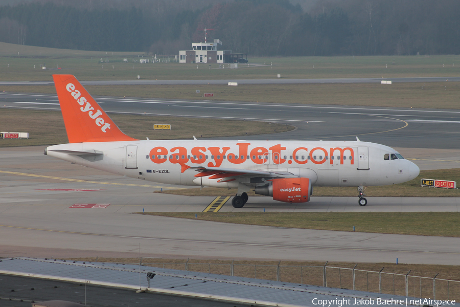 easyJet Airbus A319-111 (G-EZDL) | Photo 139085
