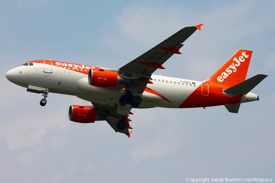 easyJet Airbus A319-111 (G-EZDL) | Photo 163553