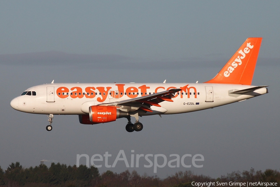 easyJet Airbus A319-111 (G-EZDL) | Photo 65284