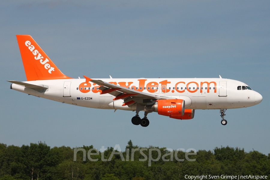 easyJet Airbus A319-111 (G-EZDM) | Photo 27245