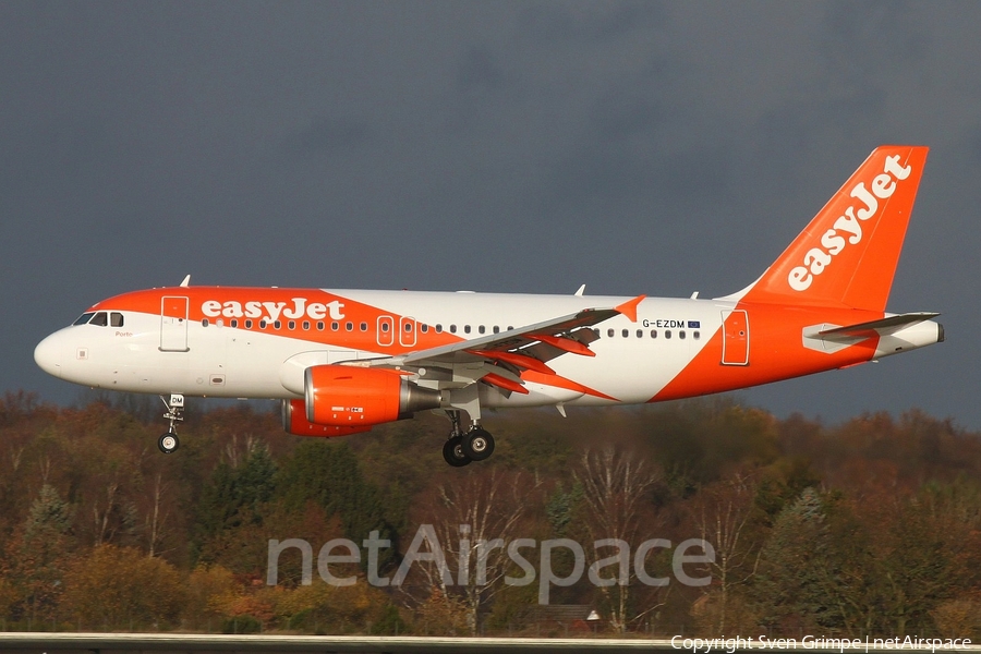 easyJet Airbus A319-111 (G-EZDM) | Photo 90817