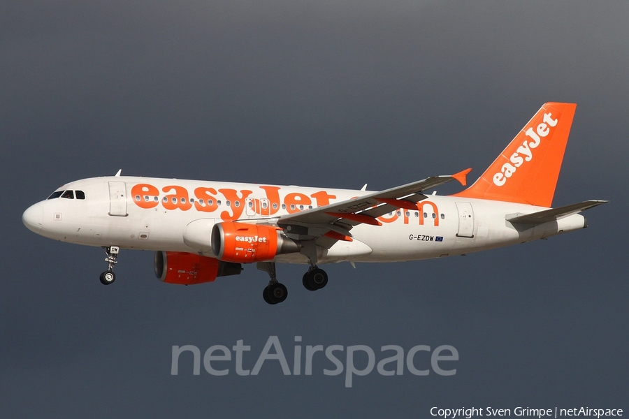 easyJet Airbus A319-111 (G-EZDM) | Photo 93421