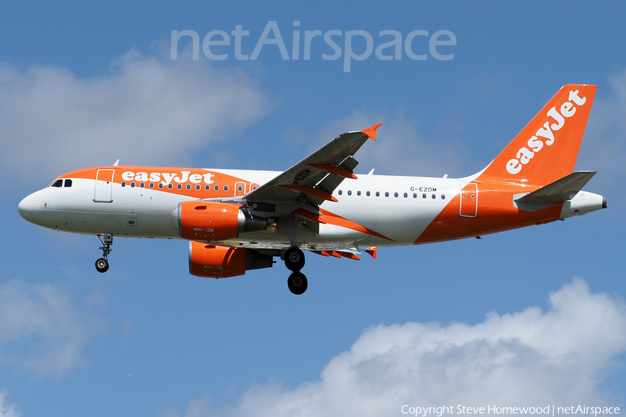 easyJet Airbus A319-111 (G-EZDM) | Photo 535085