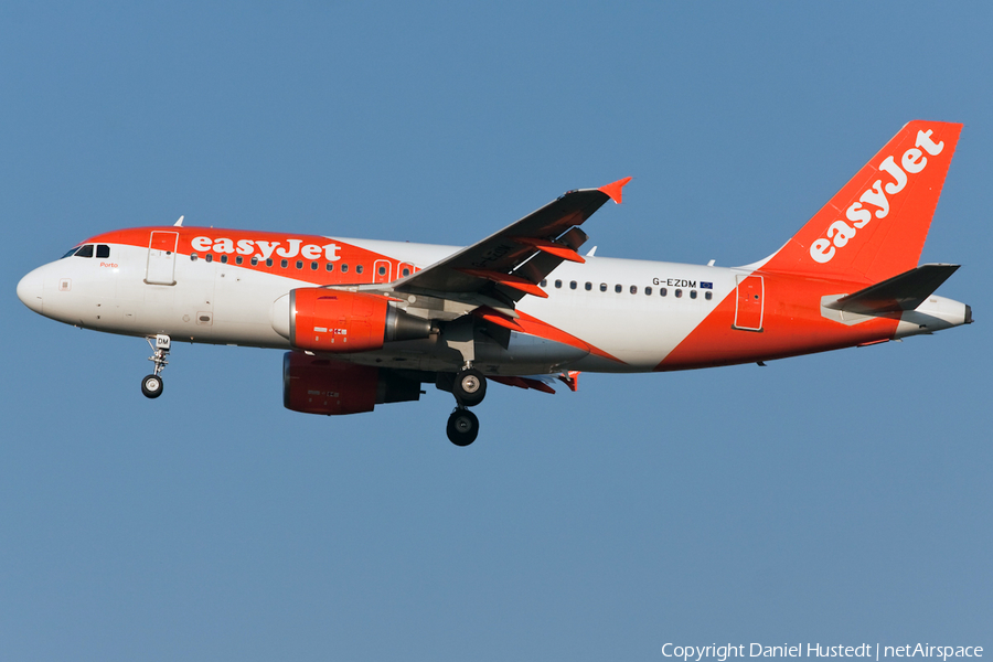 easyJet Airbus A319-111 (G-EZDM) | Photo 476450