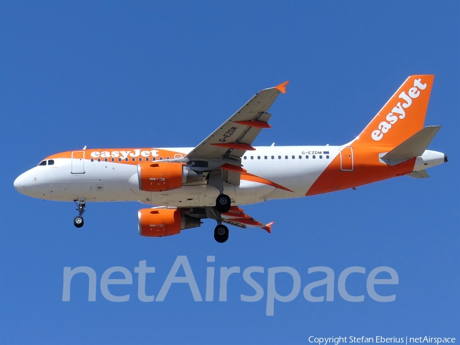 easyJet Airbus A319-111 (G-EZDM) | Photo 256058