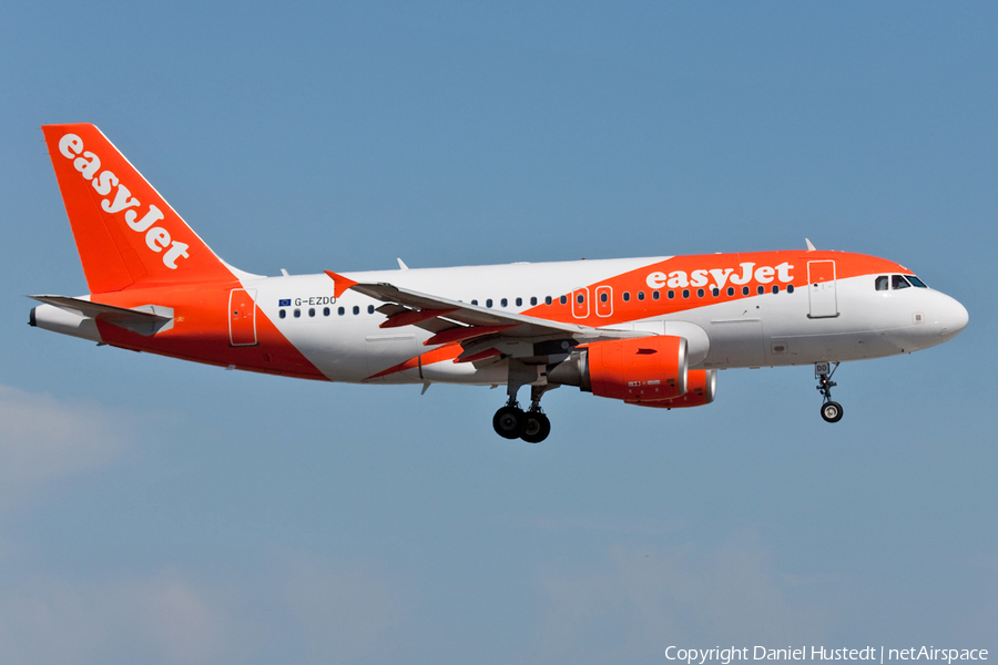 easyJet Airbus A319-111 (G-EZDO) | Photo 502842