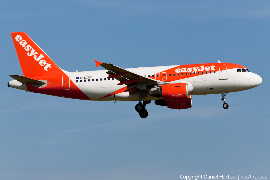 easyJet Airbus A319-111 (G-EZDP) | Photo 490378