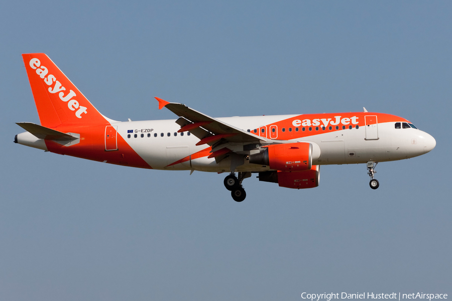 easyJet Airbus A319-111 (G-EZDP) | Photo 614193