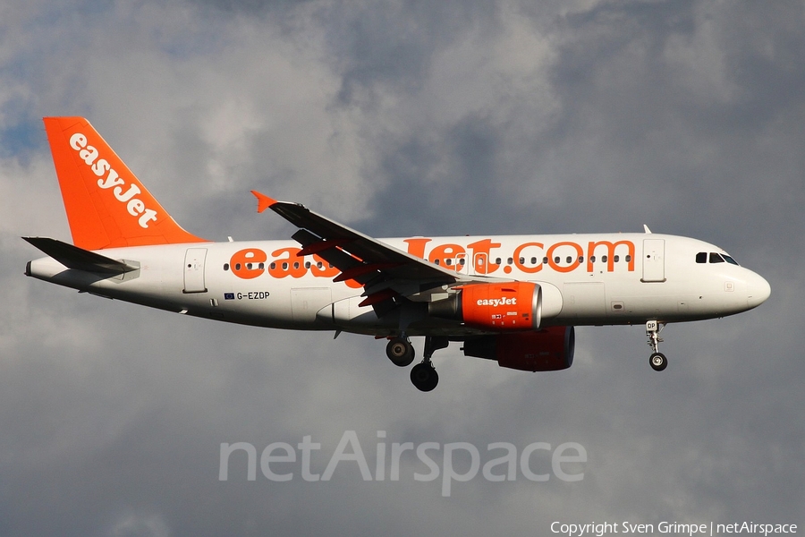 easyJet Airbus A319-111 (G-EZDP) | Photo 49846