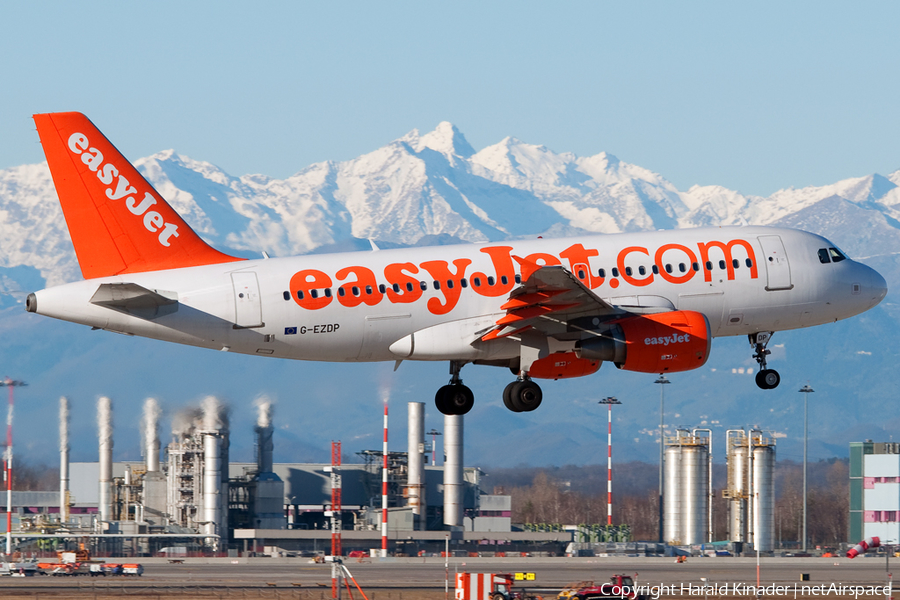easyJet Airbus A319-111 (G-EZDP) | Photo 337863