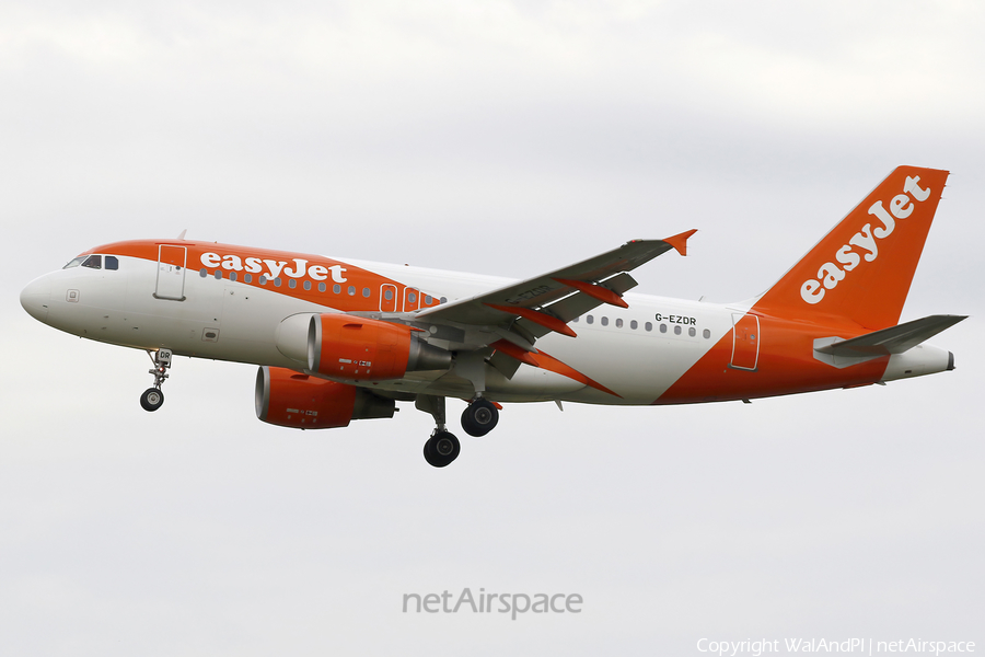 easyJet Airbus A319-111 (G-EZDR) | Photo 521517