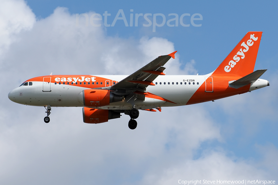 easyJet Airbus A319-111 (G-EZDR) | Photo 583686