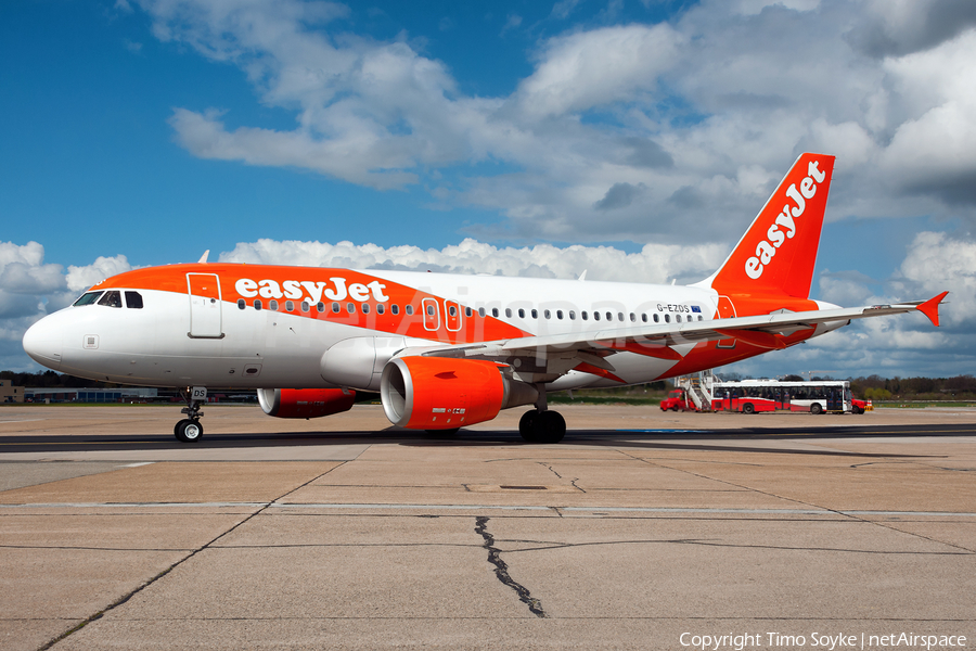 easyJet Airbus A319-111 (G-EZDS) | Photo 105997