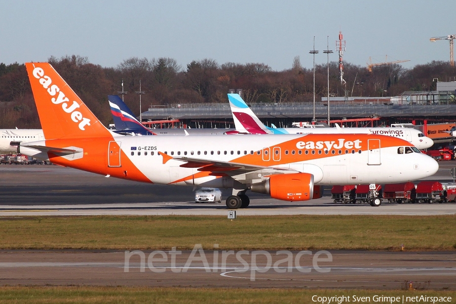 easyJet Airbus A319-111 (G-EZDS) | Photo 145398