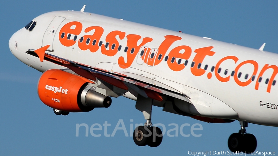 easyJet Airbus A319-111 (G-EZDT) | Photo 210790