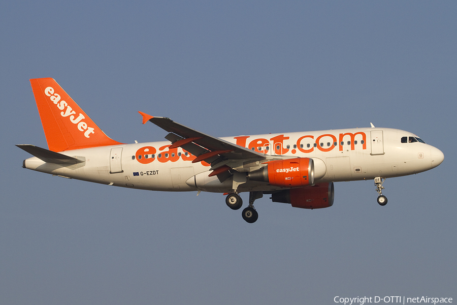 easyJet Airbus A319-111 (G-EZDT) | Photo 376278