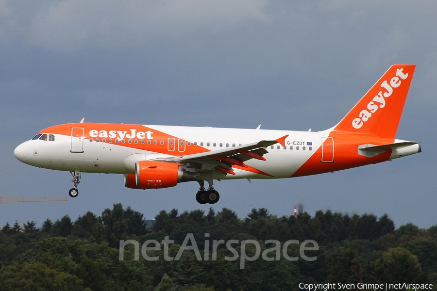easyJet Airbus A319-111 (G-EZDT) | Photo 121129