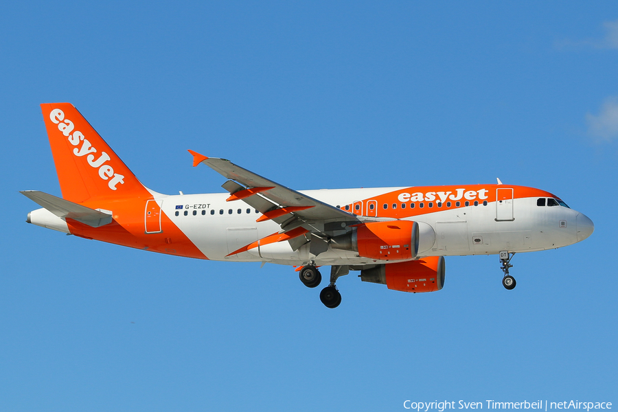 easyJet Airbus A319-111 (G-EZDT) | Photo 124196