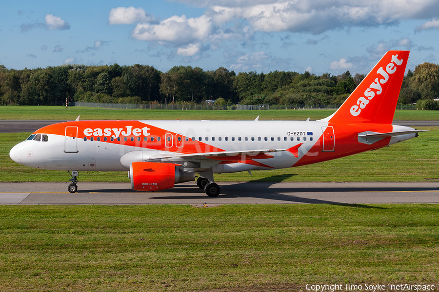 easyJet Airbus A319-111 (G-EZDT) | Photo 126327