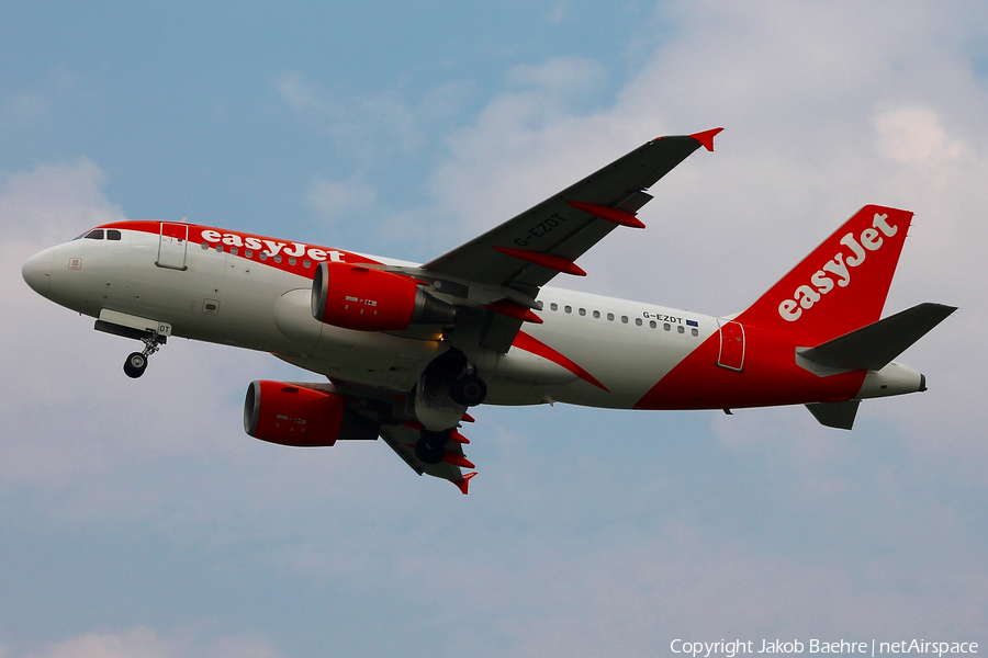 easyJet Airbus A319-111 (G-EZDT) | Photo 163561