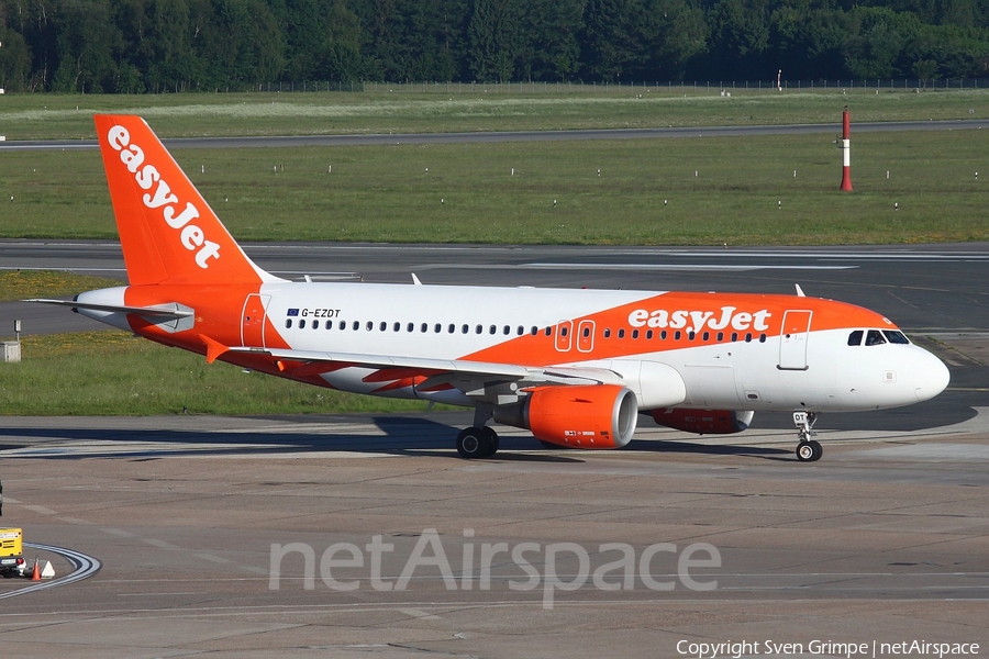 easyJet Airbus A319-111 (G-EZDT) | Photo 165680