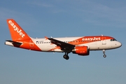 easyJet Airbus A319-111 (G-EZDT) at  Hamburg - Fuhlsbuettel (Helmut Schmidt), Germany