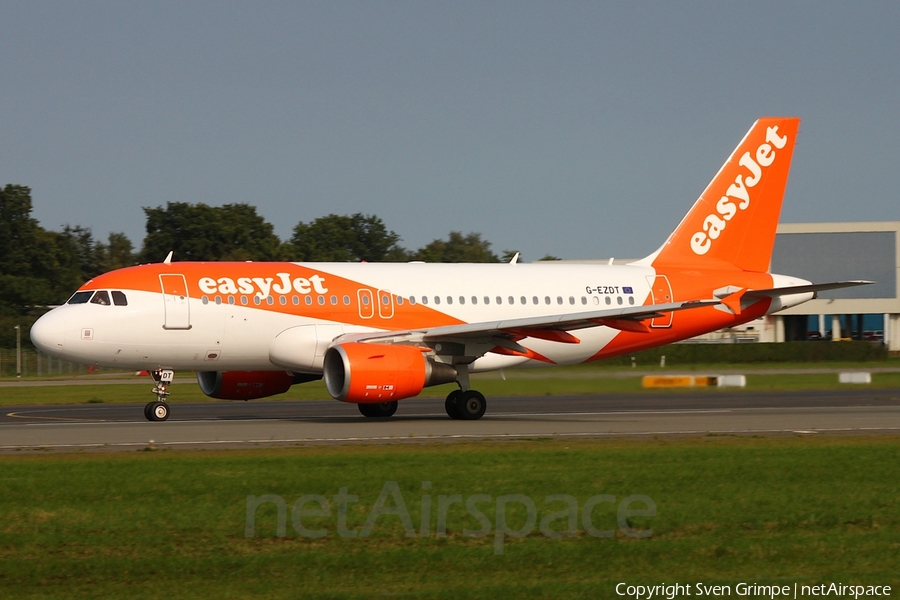 easyJet Airbus A319-111 (G-EZDT) | Photo 679736