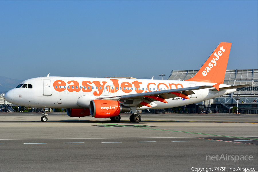 easyJet Airbus A319-111 (G-EZDT) | Photo 36645