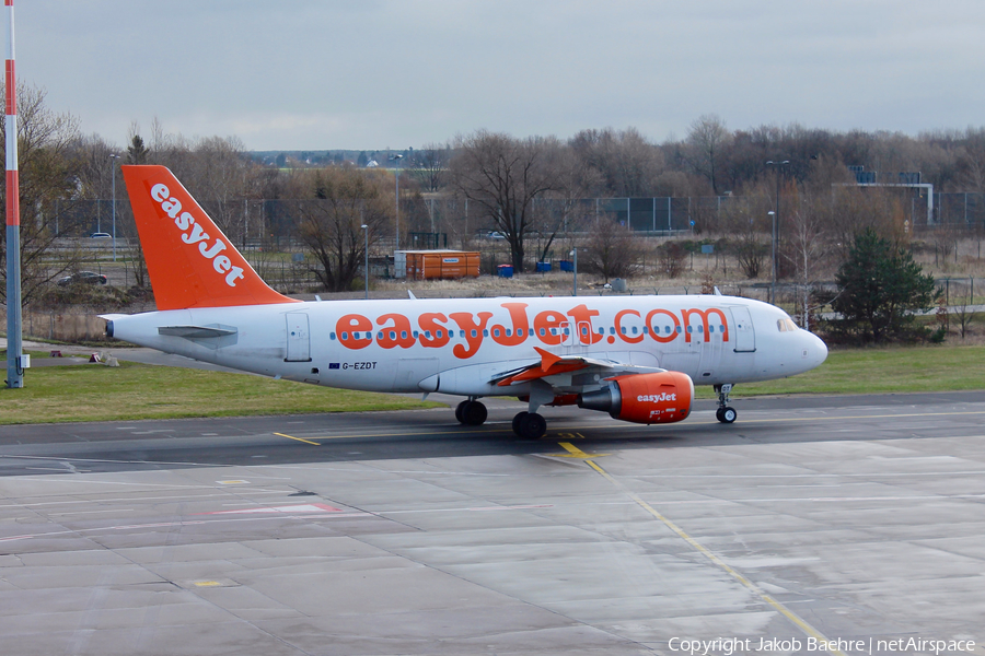 easyJet Airbus A319-111 (G-EZDT) | Photo 138838
