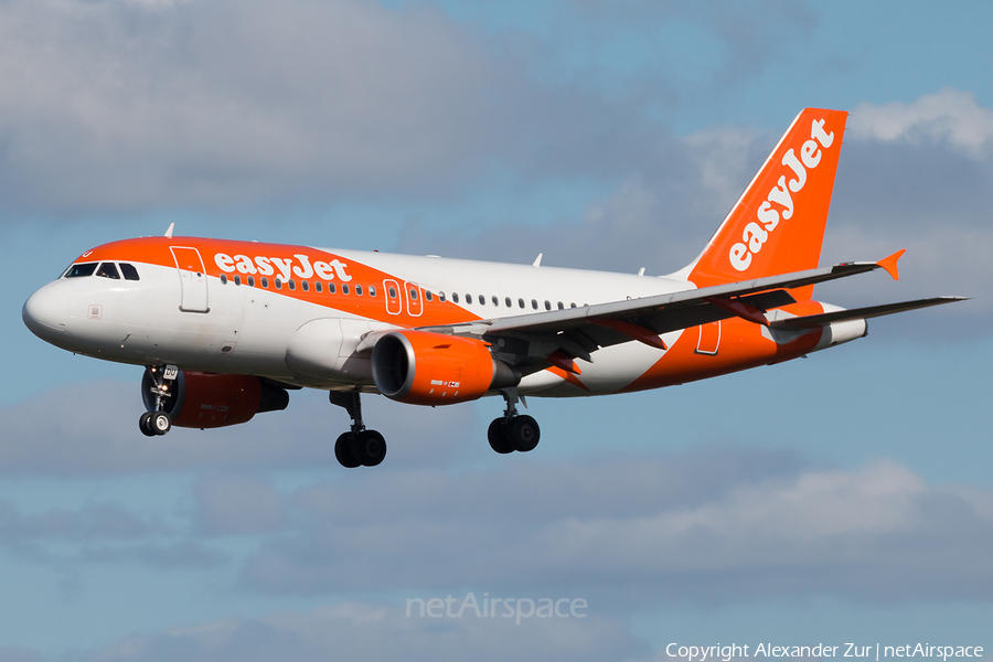 easyJet Airbus A319-111 (G-EZDU) | Photo 389069