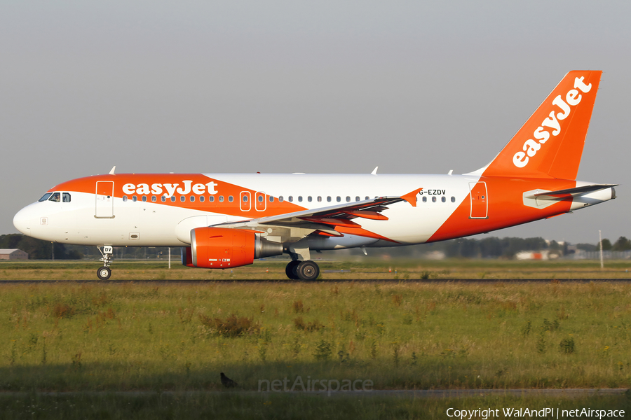 easyJet Airbus A319-111 (G-EZDV) | Photo 524146
