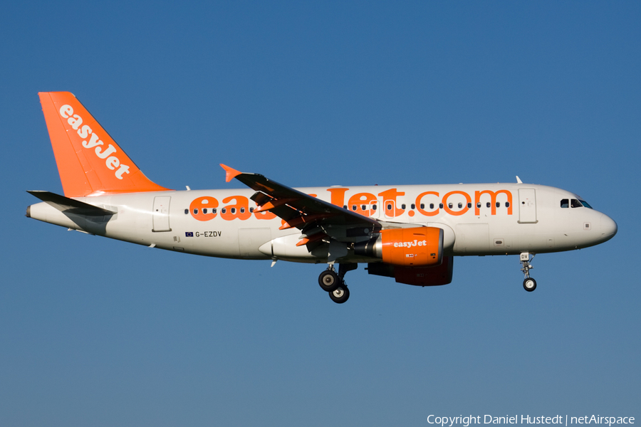 easyJet Airbus A319-111 (G-EZDV) | Photo 548286